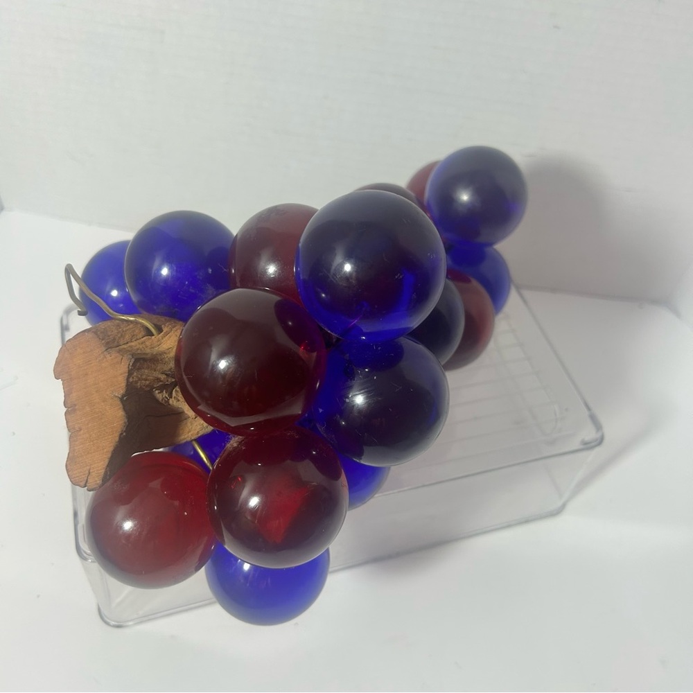 Vintage Large Lucite Grapes Size 2” Cluster 1960s On Driftwood MCM - Picture 2 of 6